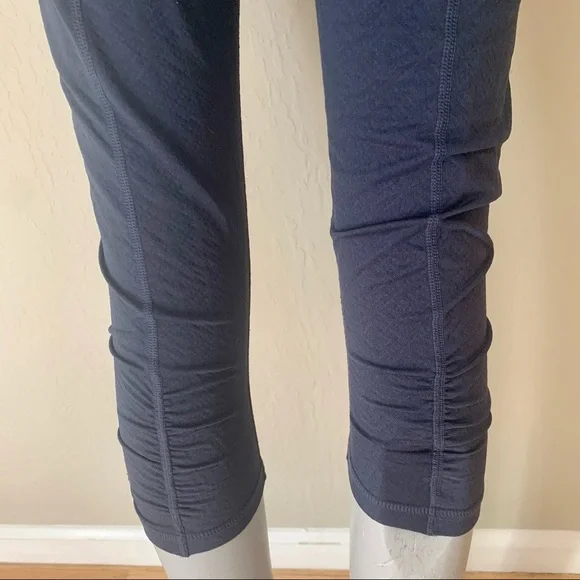 PRANA Textured Ruched Cropped Capri Blue Leggings - Picture 5 of 12